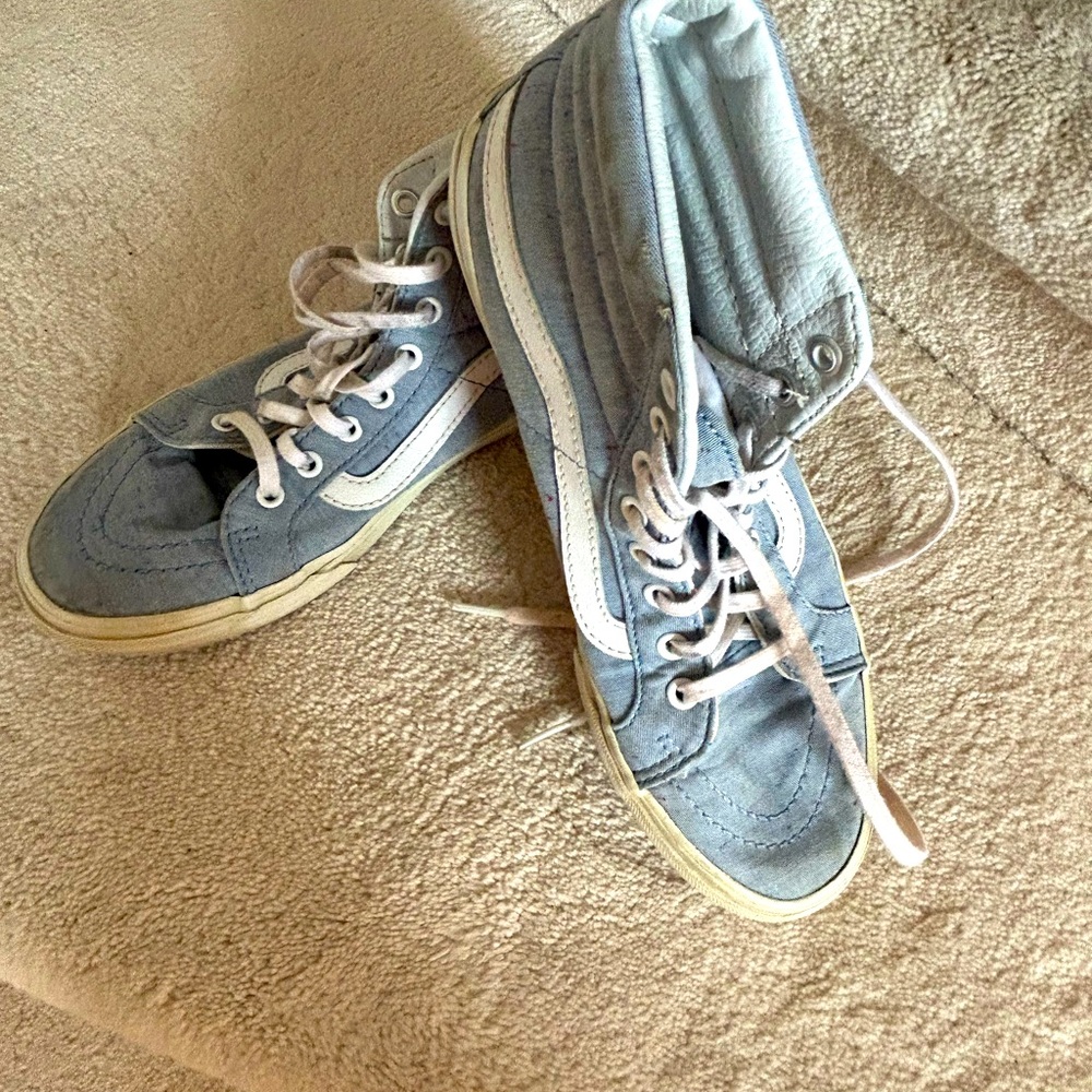 Cute pair of ladies Vans old school. Size 8. Love the blue colour. GUC.